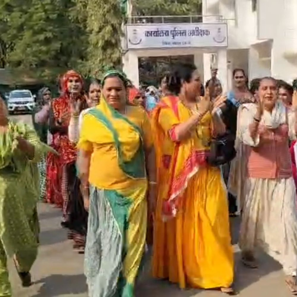 सागर में किन्नर पंचायत, प्रदेशभर से जुटे:SP ऑफिस पहुंचकर सौंपा ज्ञापन; रानी ठाकुर के आरोपों को बताया झूठा