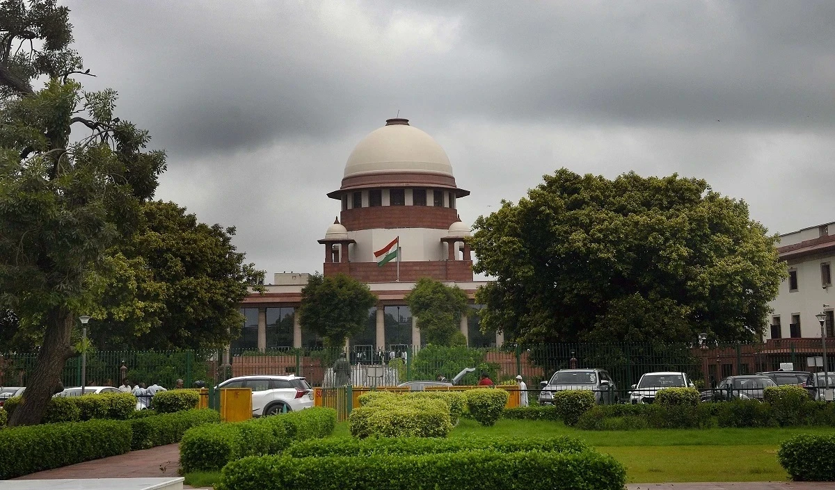 Supreme court ने UGC के नियमों को चुनौती देने वाली याचिकाओं पर कानून के चार सवाल तैयार किए