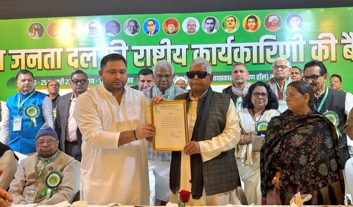लालू की Political Legacy अब Tejashwi Yadav के नाम, RJD में शुरू हुआ नया Power Chapter
