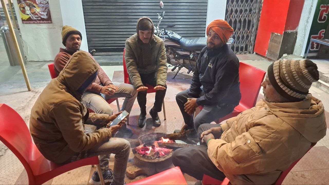 हवा की रफ्तार 12 से घटकर हुई 6 किमी प्रति घंटे, दिन का तापमान 4 डिग्री उछला