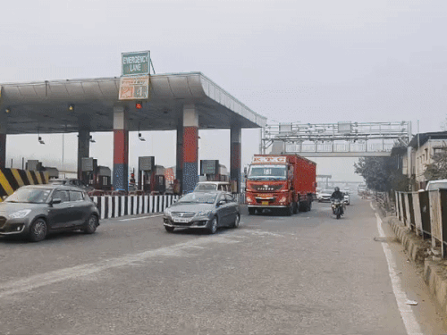 करनाल में अब बिना रुके कटेगा टोल टैक्स:टोल प्लाजा और बैरियर होंगे खत्म,मल्टी लेन फ्री फ्लो सिस्टम से चलती गाड़ियों से ऑटोमैटिक वसूली