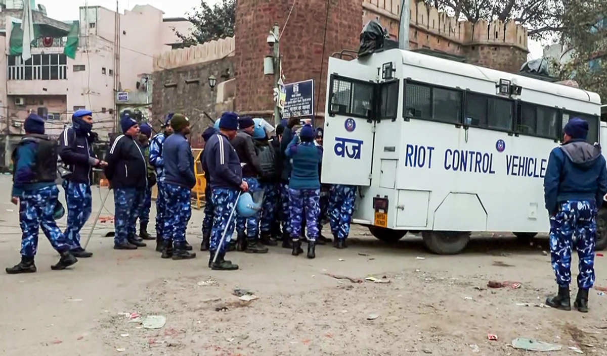 Turkman Gate Violence | तुर्कमान गेट हिंसा में 30 पत्थरबाजों की हुई पहचान, पुलिस खंगाल रही है 400 नए वीडियो, जांच तेज