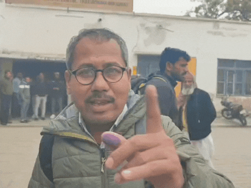 कानूनगो महिला कर्मचारी से बोला-कितने रुपए लेगी, मेरे साथ चल:मुरादाबाद में ACO चकबंदी दफ्तर में तैनात कानूनगो ने शराब के नशे में की बदसलूकी, गिरफ्तार