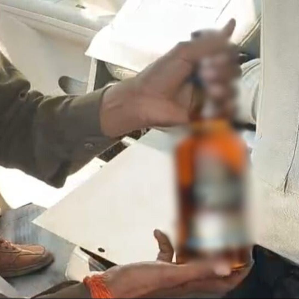 डोभी चौकी पर 98 लीटर शराब जब्त:कार से की जा रही थी तस्करी, एक युवक गिरफ्तार