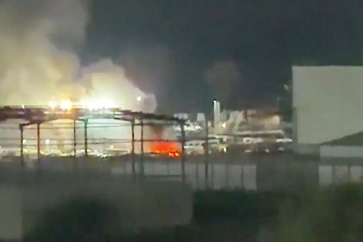 वडोदरा : बीसीए के कोटांबी स्टेडियम में डब्ल्यूपीएल मैच के दौरान पार्किंग मेे आग से अफरातफरी