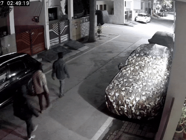 ग्वालियर की गोकुलधाम सोसायटी में कांग्रेस नेता के घर लूट:20 तोला सोना, राइफल ले गए बदमाश; पीड़ित परिवार डकैती बताता रहा, पुलिस ने मानी चोरी