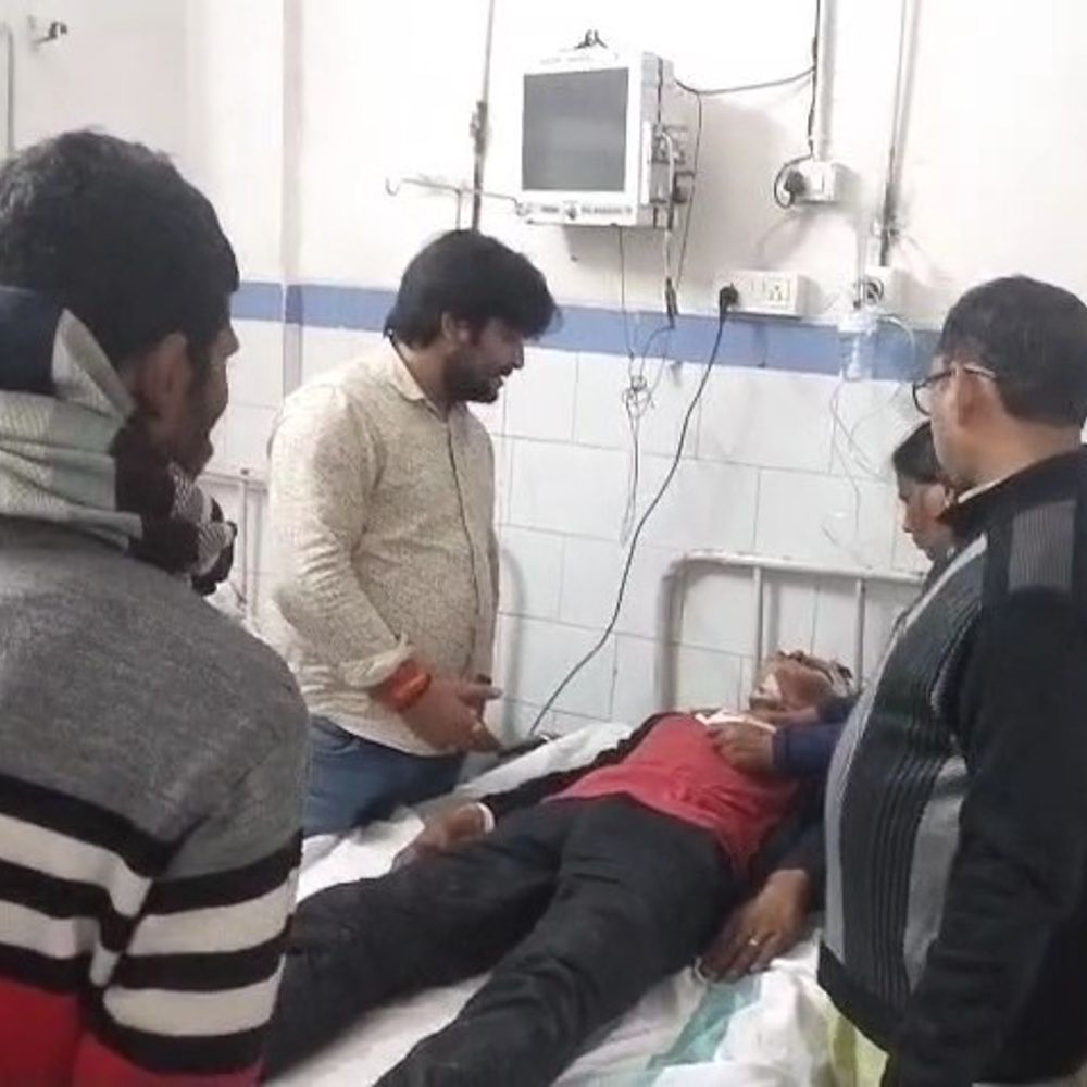 औरंगाबाद में ई-रिक्शा और बाइक की टक्कर में 4 घायल:घायलों में दो लोगों की हालत गंभीर, बेहतर इलाज के लिए हायर सेंटर किया रेफर