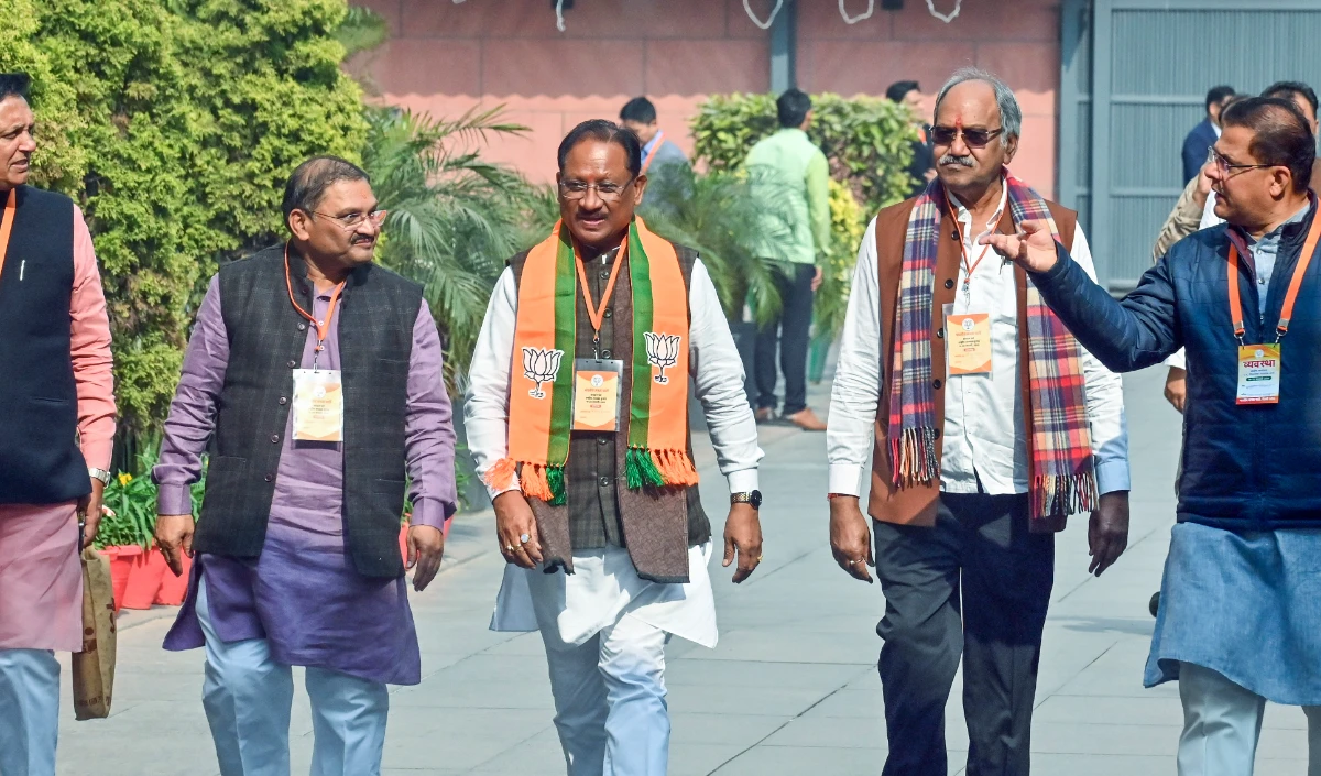 नक्सल प्रभावित नारायणपुर में विकास की नई रफ़्तार, सीएम विष्णु देव साय ने बस में ग्रामीणों संग किया सफर, महतारी वंदन योजना की किस्त जारी