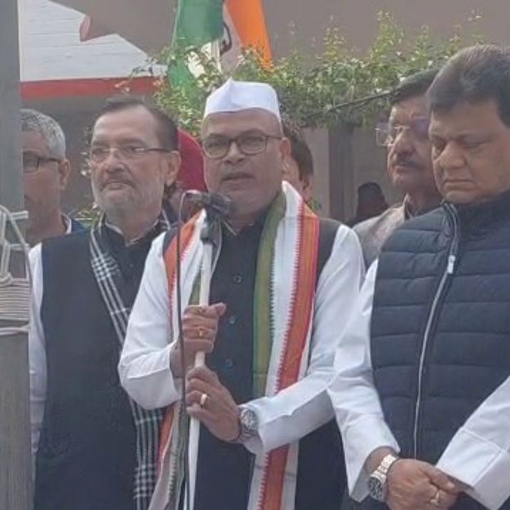 गणतंत्र दिवस पर सदाकत आश्रम पटना में ध्वजारोहण:राजेश राम बोले- कांग्रेस में संघर्ष का समय, कोऑर्डिनेशन कमेटी बनेगी; तेजस्वी यादव को बधाई