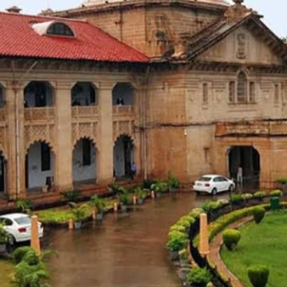 टीचरों पर उत्पीड़नात्मक कार्रवाई पर हाईकोर्ट की रोक:प्राथमिक स्कूल के मध्य सत्र समायोजन के ख़िलाफ़ याचिका पर हाईकोर्ट की रोक