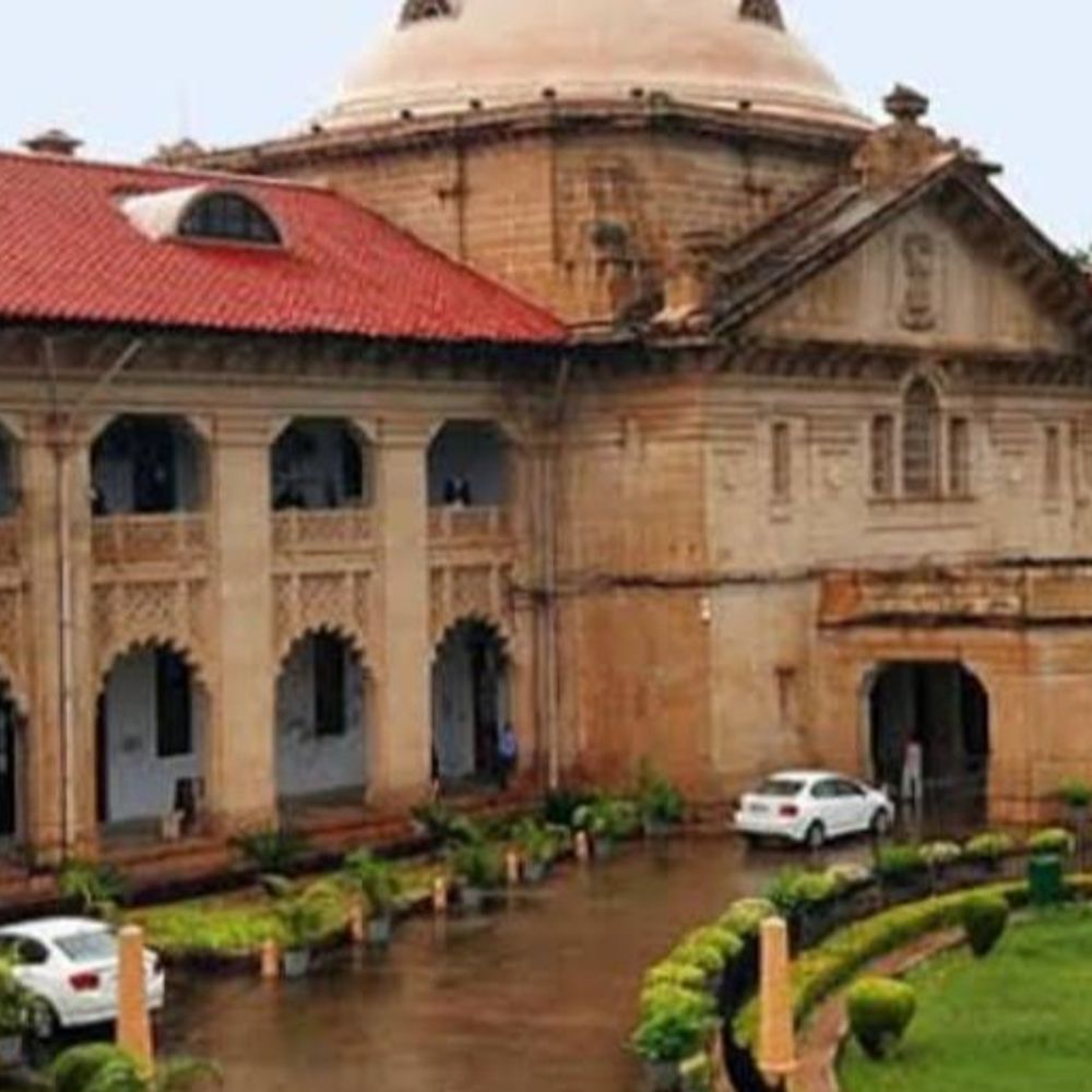 जिला समाज कल्याण अधिकारी मऊ पर जुर्माना:इलाहाबाद हाईकोर्ट ने 5 हजार जुर्माना लगाया, कोर्ट में हाजिर होने का निर्देश