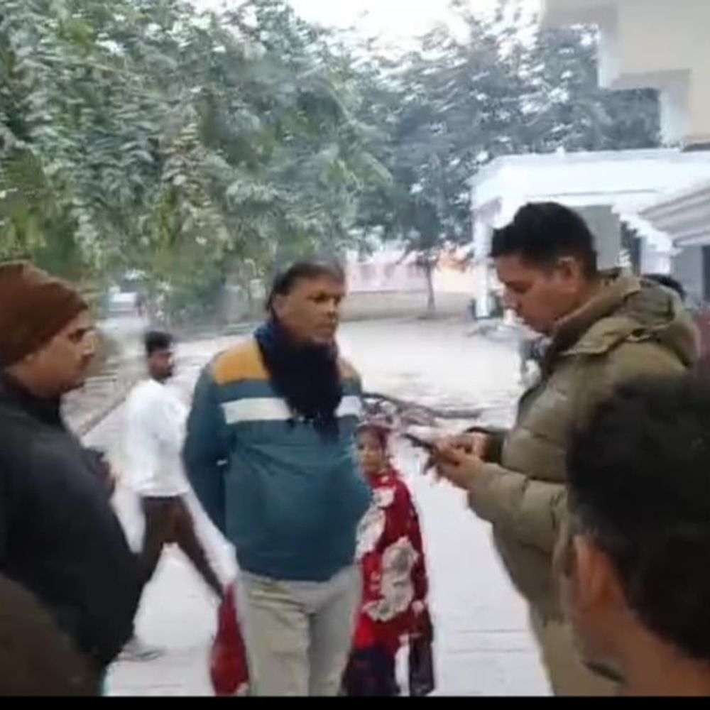 लखनऊ में सड़क हादसे में शिक्षिका की मौत:पैदल मंदिर जा रही थी, अज्ञात वाहन ने पीछे से मारी टक्कर 20 फीट दूर गिरी