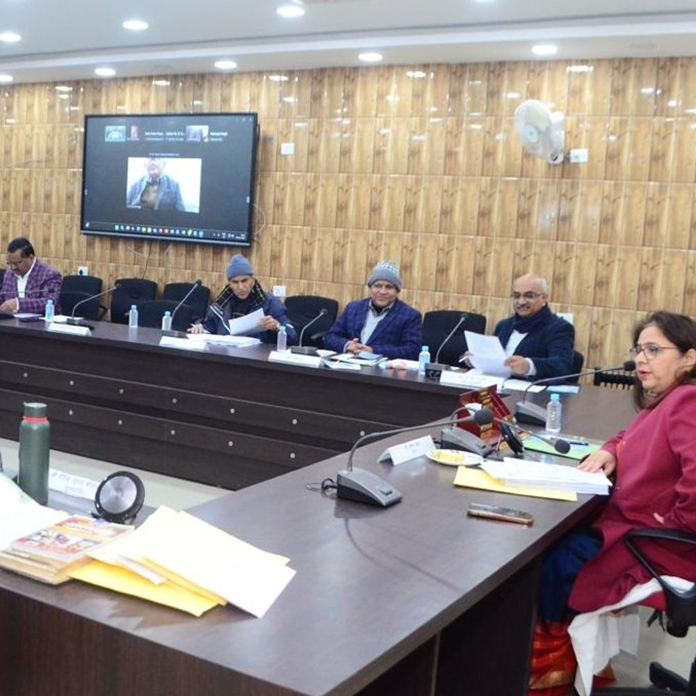 DDU में कई प्रस्तावों को मंजूरी:23 पदों पर असिस्टेंट प्रोफेसर की होगी भर्ती, बदलेगा यूनिवर्सिटी का नाम लिखने का तरीका