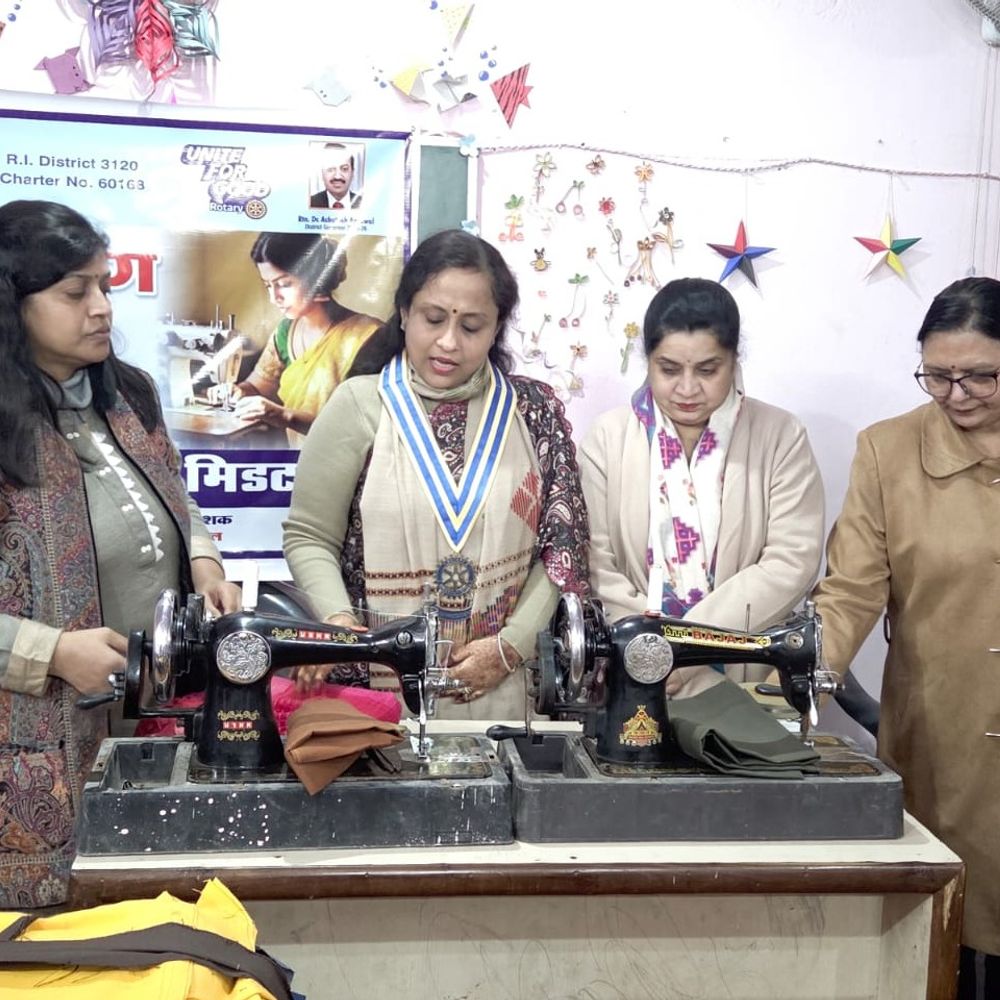 गोरखपुर में रोजगार से जुड़ेंगी महिलाएं:रोटरी क्लब मिडटाउन की सराहनीय पहल, महिलाओं को दी सिलाई की ट्रेनिंग