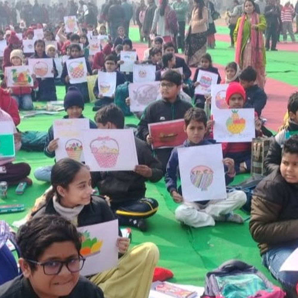 गोरखपुर में ललित कला महोत्सव:MG इंटर कॉलेज में ड्राइंग कंपटीशन में बच्चों ने उकेरे कला के रंग