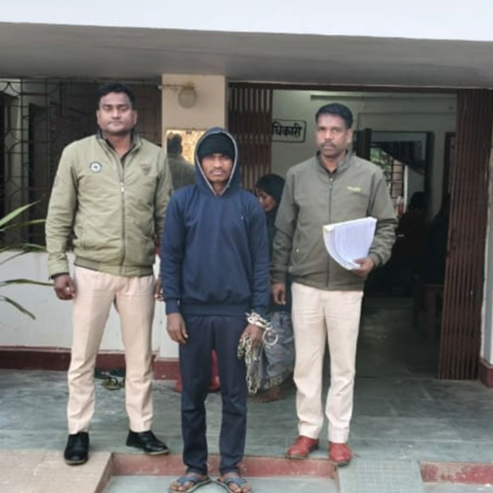 जीजा ने मामूली विवाद पर की साले की हत्या,आरोपी गिरफ्तार:सूरजपुर में शव को जलाकर जंगल में फेंका, पुलिस ने बरामद किया कंकाल