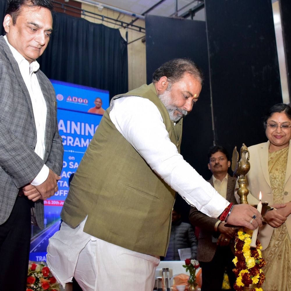 नई बाइक खरीद पर मिलेंगे दो हेल्मेट:सड़क हादसों को कम करने के लिए परिवहन विभाग ने लागू किए नए नियम