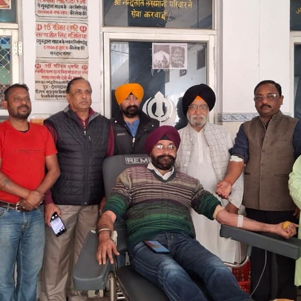अपने खून से बचाएंगे दूसरों की जान:गोरखपुर में BJP प्रदेश कार्यसमिति सदस्य के साथ 20 से अधिक लोगों ने किया रक्तदान