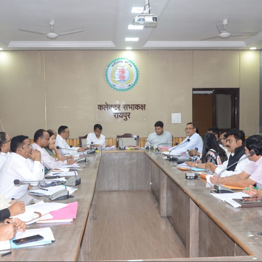 निगम आयुक्त ने शहरी योजनाओं की समीक्षा की:जोन कार्यालयों में डॉग फीडिंग जोन स्थापित करने समेत कई निर्देश दिए