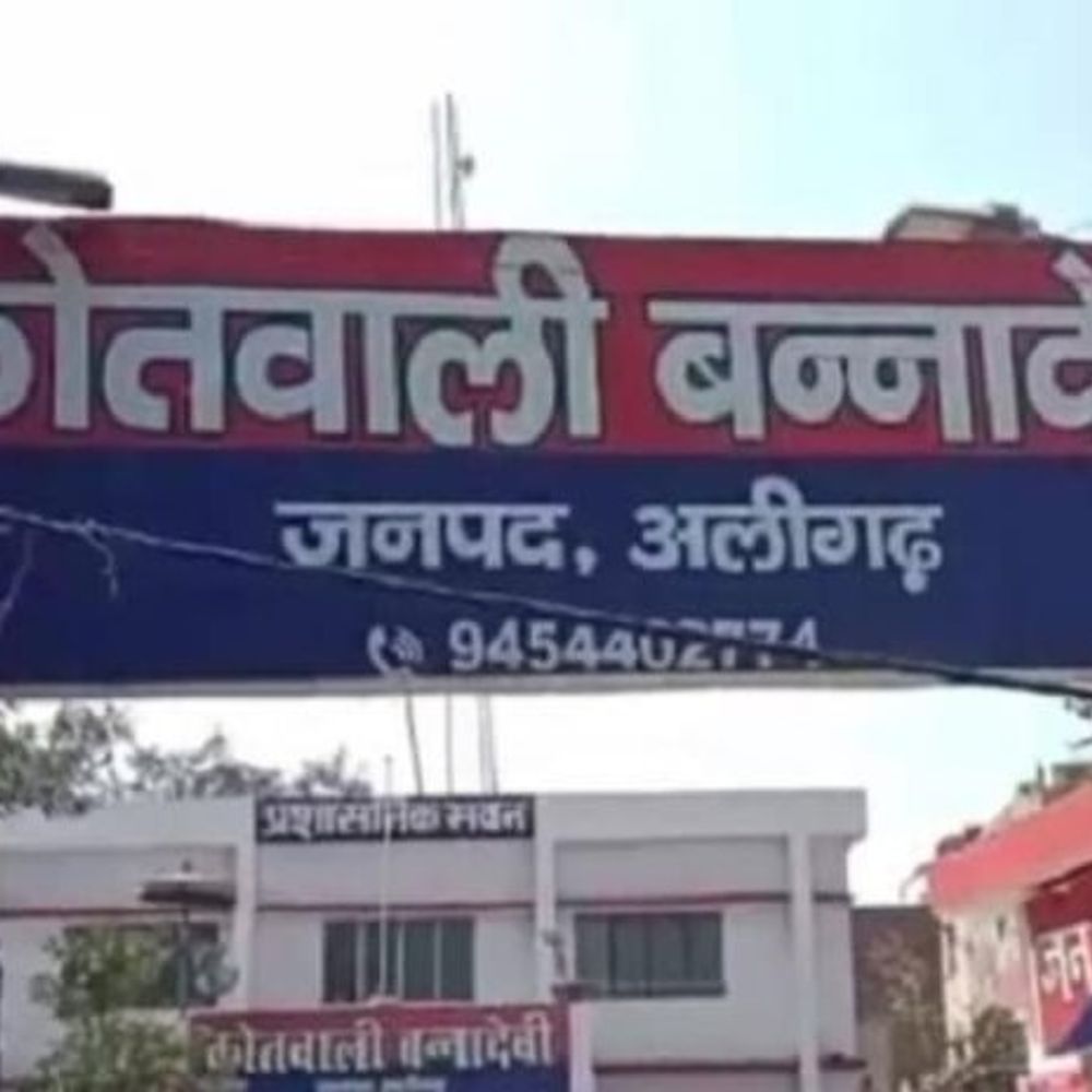 कारोबारी घराने में संपत्ति के विवाद में फायिरंग:अलीगढ़ के शक्ति नगर में स्थित फैक्ट्री में लाइसेंसी रिवॉल्वर से किए चार राउंड फायर से फैली दहशत