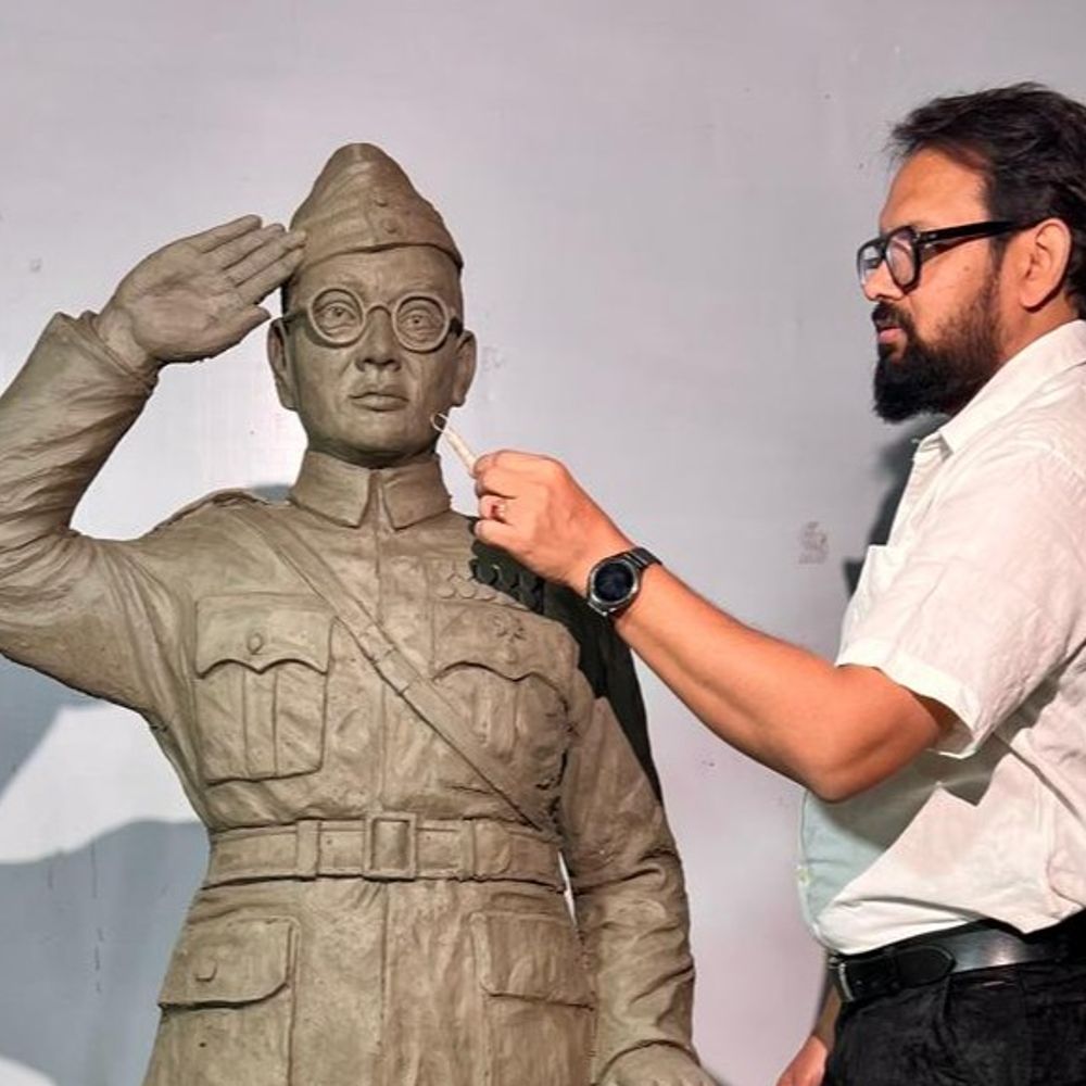 नेताजी सुभाषचंद्र बोस को जयपुर के मूर्तिकार ने दिया ट्रिब्यूट:पंकज भार्गव आजादी के नायक सीरीज पर कर रहे काम, इंडिपेंडेंट हीरोज की बना रहे मूर्ति