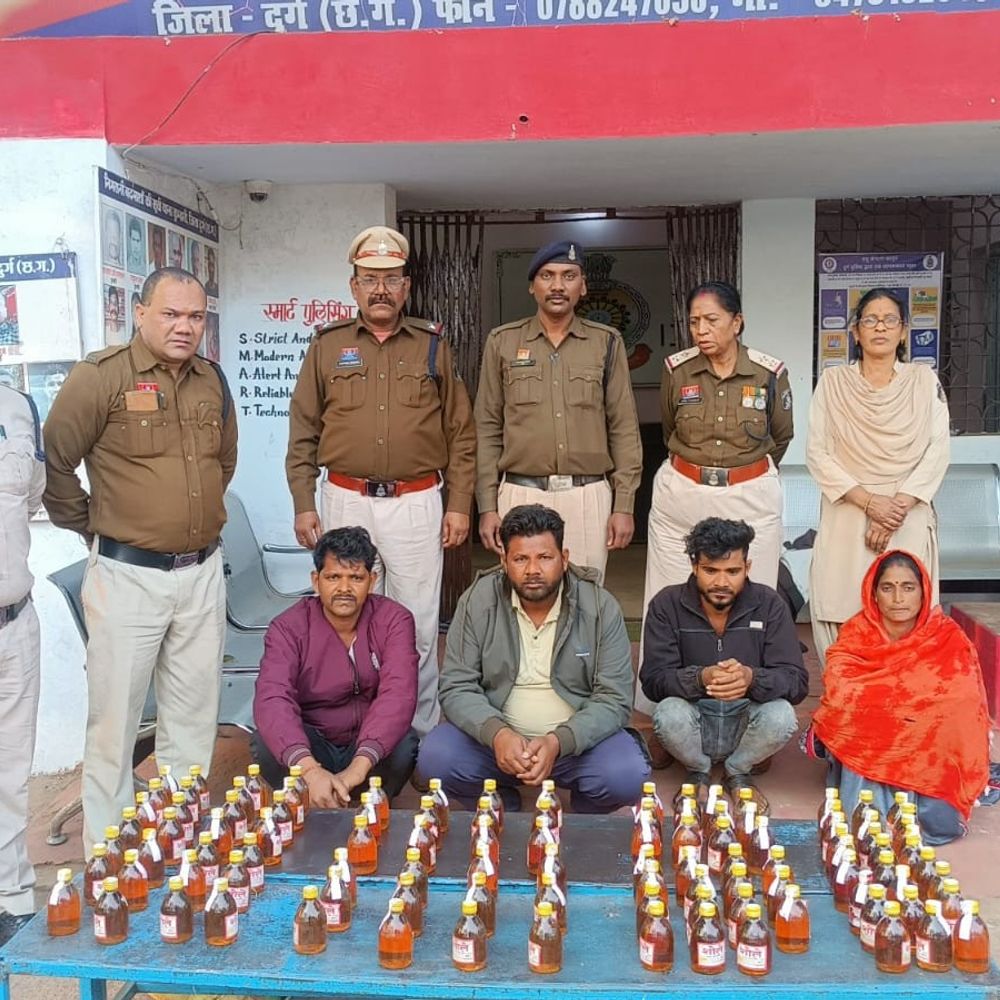 गणतंत्र दिवस के दिन बेच रहे थे शराब:कोई क्रिकेट ग्राउंड के पास तो कोई धान खरीदी केंद्र के पास खोज रहे थे ग्राहक, महिला समेत 7 आरोपी गिरफ्तार