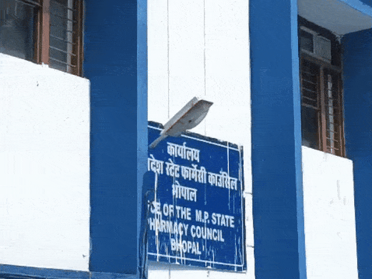 उप मुख्यमंत्री ने फार्मेसी काउंसिल की समीक्षा की:कहा-आवेदन प्रक्रिया पूरी तरह डिजिटल हुई, 2 हजार आवेदकों को घर बैठे फार्मासिस्ट लाइसेंस मिला