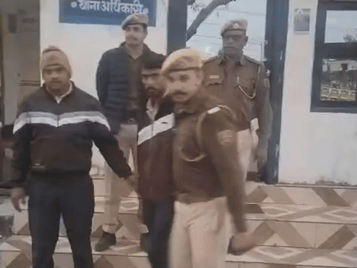 कंक्रीट मिक्सर मशीन करने वाला पकड़ा:सीसी रोड निर्माण की जगह से उठा ले गया था, सलूंबर के कूण थाना क्षेत्र का मामला