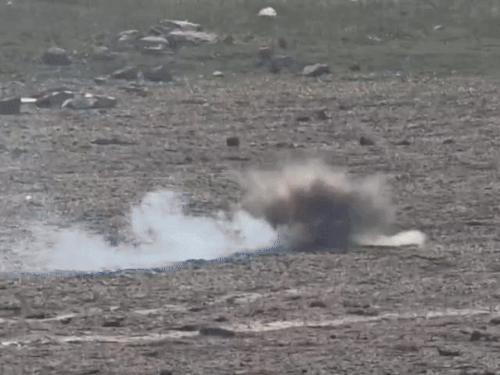 बम नकली निकला लेकिन डर अब भी असली:बदमाश ने पिस्टल निकालकर सीने पर लगा दी, दोनों के बीच 10 मिनट तक हाथापाई