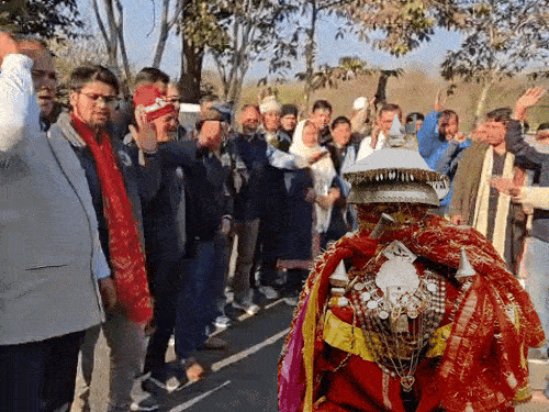 एशिया की सबसे बड़ी यात्रा ‘नंदा राजजात’ पर कॉन्ट्रोवर्सी:लोगों का दावा- ये नहीं है असली नाम, पद्मश्री बोलीं- शासन के पास नहीं पहुंची सही जानकारी