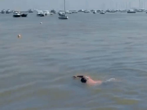 फतेहाबाद के दिव्यांग तैराक सुरेंद्र श्रीलंका में नापेंगे रामसेतु:33 किमी लंबाई, दोनों पैरों से दिव्यांग, 14 देशों में कर चुके स्विमिंग