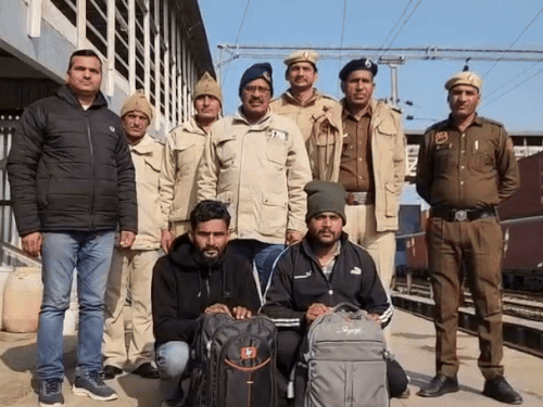 रेवाड़ी स्टेशन से 12.400 किलो डोडा पोस्त बरामद:भिवानी का सोनू और सिरसा के सुखविंद्र से मिली नशे की खेप, दोनों गिरफ्तार