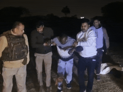 वाराणसी के रामनगर में शातिर गोतस्कर मुठभेड़ में गिरफ्तार:कई जिलों के मुकदमों में नामजद गुड्डू नट को पैर में लगी गोली, अवैध तमंचा बरामद