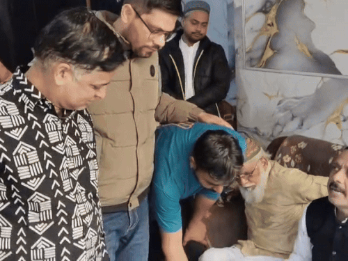 244 लोगों के नाम कटवाने का भरा फार्म तो पकड़ा:क्षेत्रवासियों ने जताया विरोध, बोला-किसी ने मुझसे खाली फार्म पर करवाए साइन