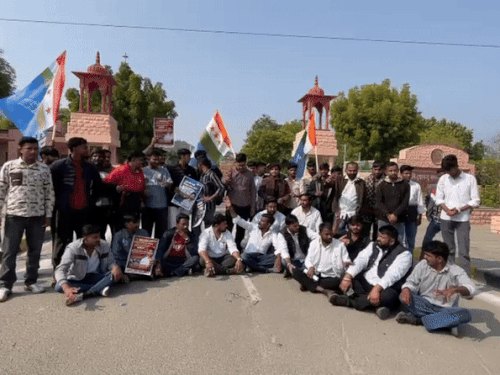 MDS यूनिवर्सिटी में अनियमितता को लेकर NSUI का प्रदर्शन:कहा-छात्रों के भविष्य से खिलवाड़ कतई बर्दाश्त नहीं, दोषियों पर हो कार्रवाई