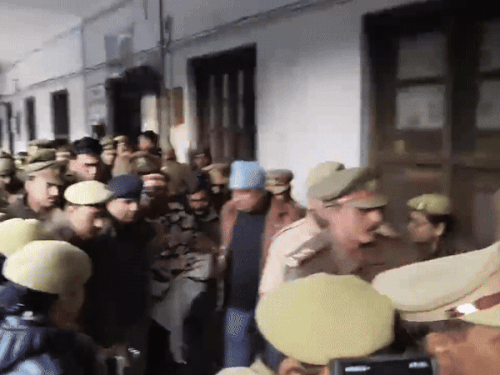 कपसाड़ कांड का आरोपी बालिग या नाबालिग आज तय होगा:एससी-एसटी कोर्ट में आज होगी सुनवाई, केस जेजे बोर्ड में ट्रांसफर करने की मांग