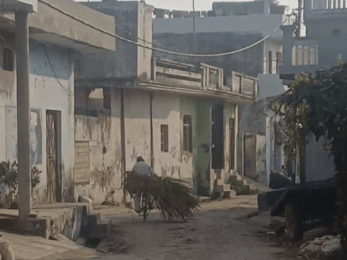 कपसाड़ से फ़ोर्स हटा, पटरी पर लौटने लगी जिंदगी:गांव की तरफ आने वाले सातों रास्तों से बंदिशे हटी, पीएसी के हाथ में सुरक्षा