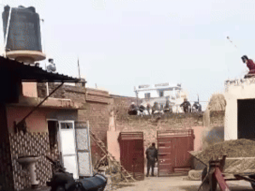 पंजाबी एक्टर घायल, दीवार से सिर टकराया:फिल्म इश्कनामा-56 की शूटिंग के वक्त हादसा, जंप सीन करते वक्त क्रेन में खराबी आई