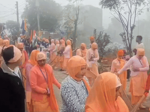 यमुनानगर में गुरु रविदास जी के प्रकाशोत्सव पर निकाली शोभायात्रा:दर्जनों गांव में पुष्प वर्षा से हुआ स्वागत, श्रद्धालुओं ने शीश नवाकर लिया आशीर्वाद