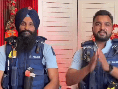 न्यूजीलैंड में पंजाबियों की पुलिस में भर्ती पर विरोध:लेफ्ट विंग बोला- कीवी बनो या देश छोड़ो, 2 बार नगर कीर्तन रोक चुके