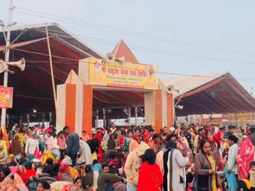 भगवान हैं ही तभी तो इतनी दूर सुनने आए भक्त:माघ मेला में चल रही प्रदीप मिश्रा की कथा में 50 हजार से अधिक भक्तों की भीड़