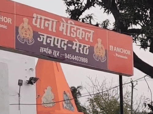 शराब पार्टी के दौरान युवक फांसी के फंदे पर लटका:दोस्त ने दरवाजा तोड़कर नीचे उतारा, अस्पताल में कराया भर्ती, लोगों में आक्रोश