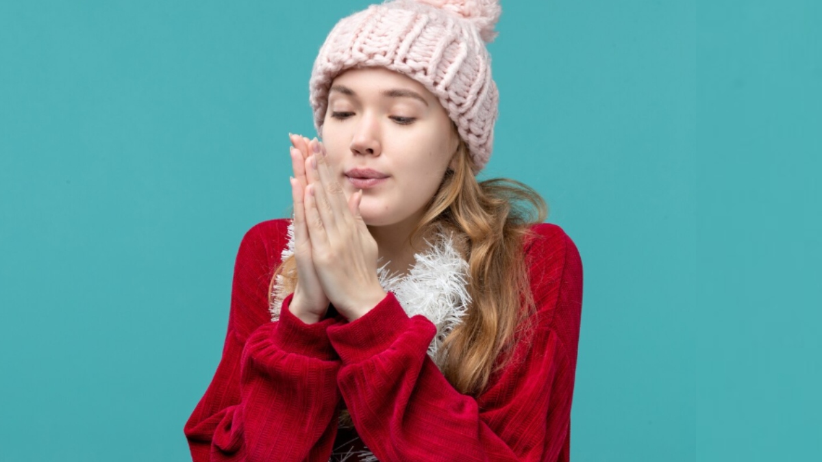 कड़कड़ाती सर्दी का मौसम, ऊनी कपड़े पहनने के बाद भी कंपकंपाते हैं आप, तो आजमाएं ये उपाय