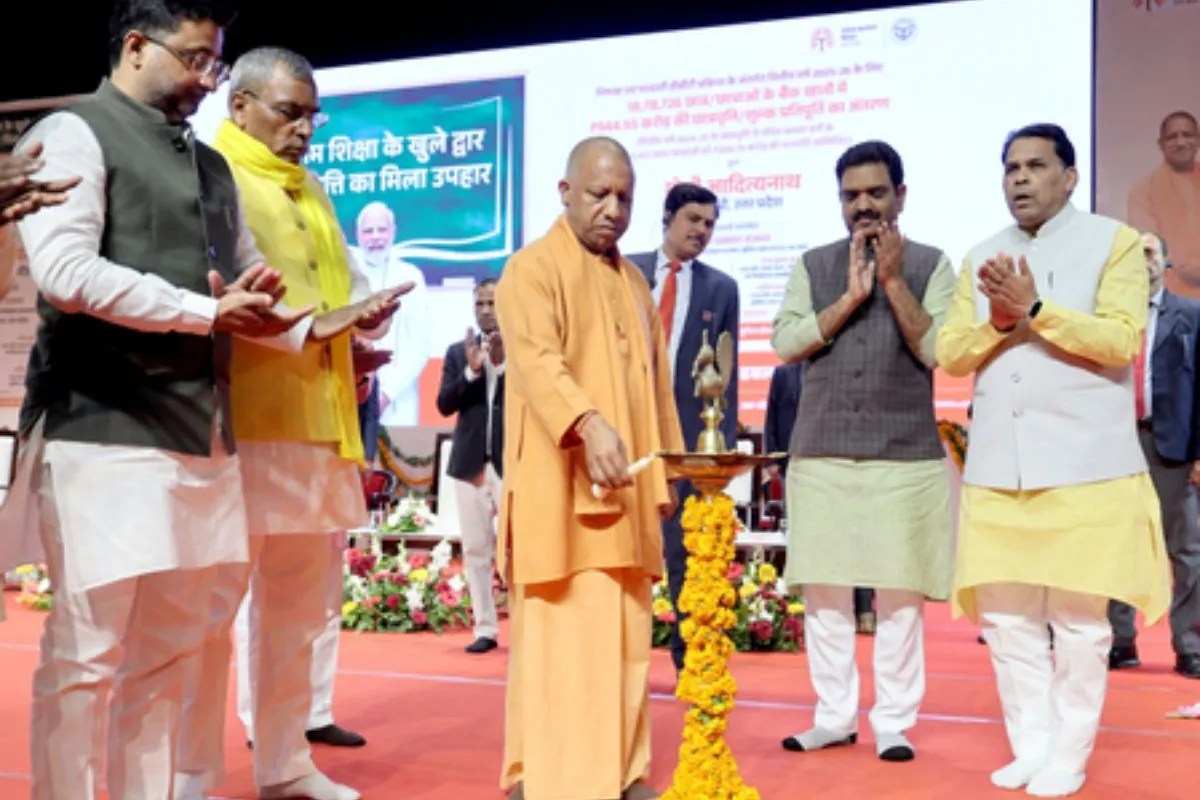 ’12 बजे तक सोने वाले बबुआ को नहीं थी गरीबों की चिंता’, सीएम योगी का विपक्ष पर कड़ा प्रहार