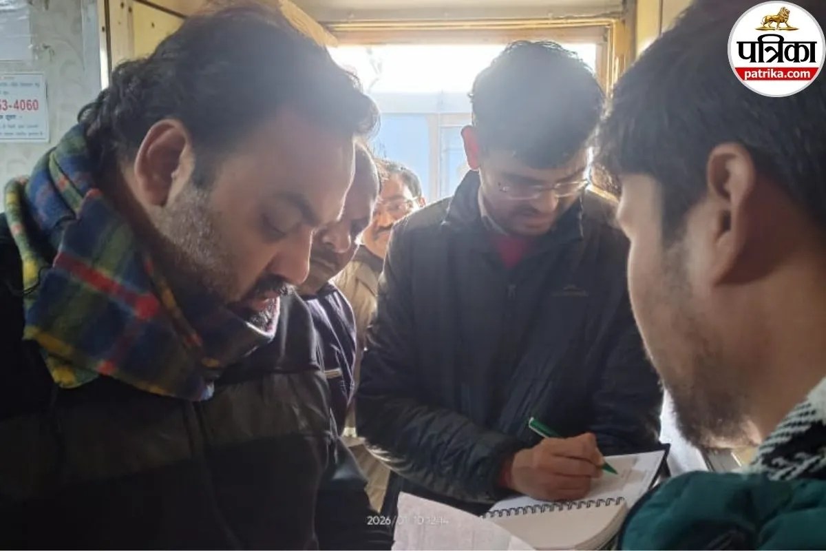 बिना टिकट यात्रा करने वालों की अब नहीं खैर, रेलवे ने शुरू किया अभियान, दो दिन में 250 यात्री पकड़े, डेढ़ लाख जुर्माना वसूला