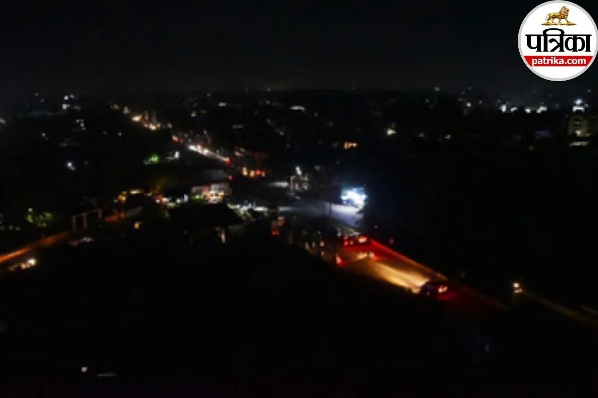 सायरन की गूंज से अचानक थम गया शहर… 10 मिनट के ब्लैकआउट में अंधेरे में डूबा पूरा जिला