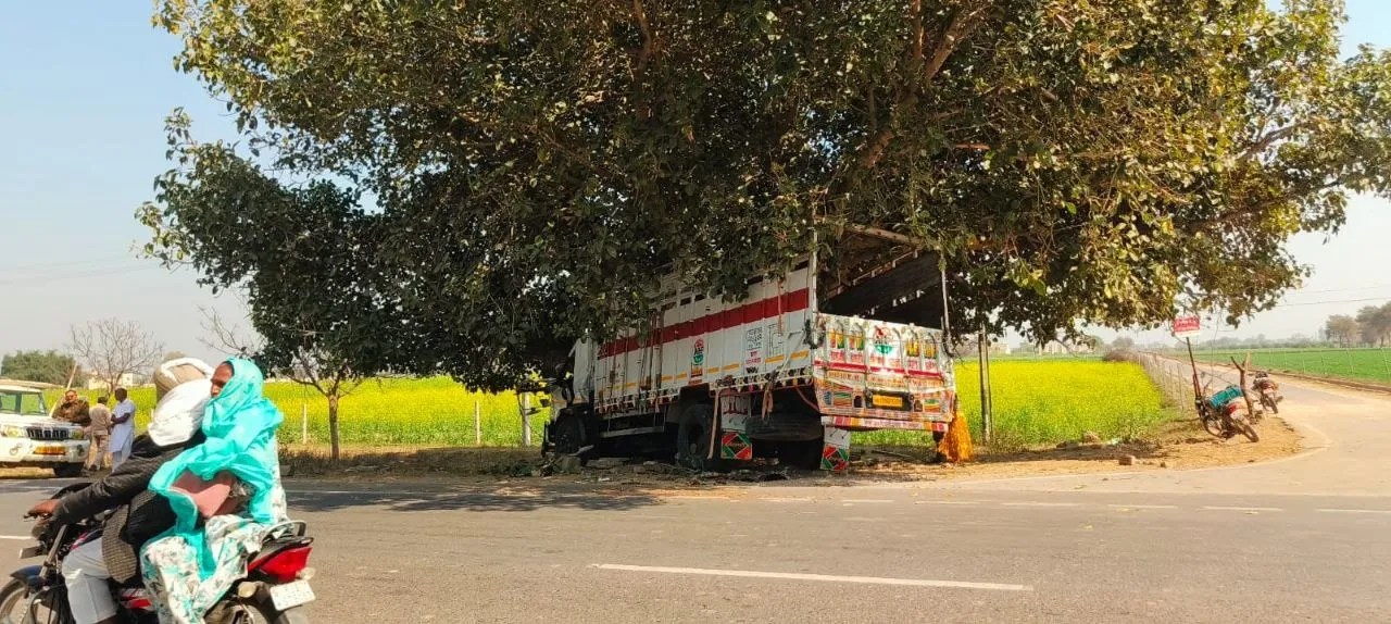 महियांवाली के पास दर्दनाक सड़क हादसा: कार चालक की लापरवाही से बेकाबू हुआ ट्रक, चालक की मौत