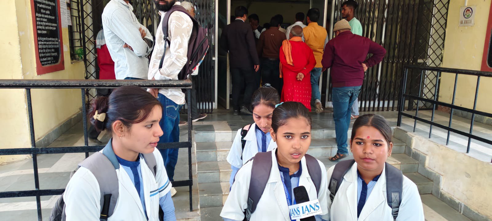 जनसुनवाई में पहुंचे पैरामेडिकल के छात्र, कॉलेज प्रबंधन पर लगाया धोखाधड़ी करने का आरोप