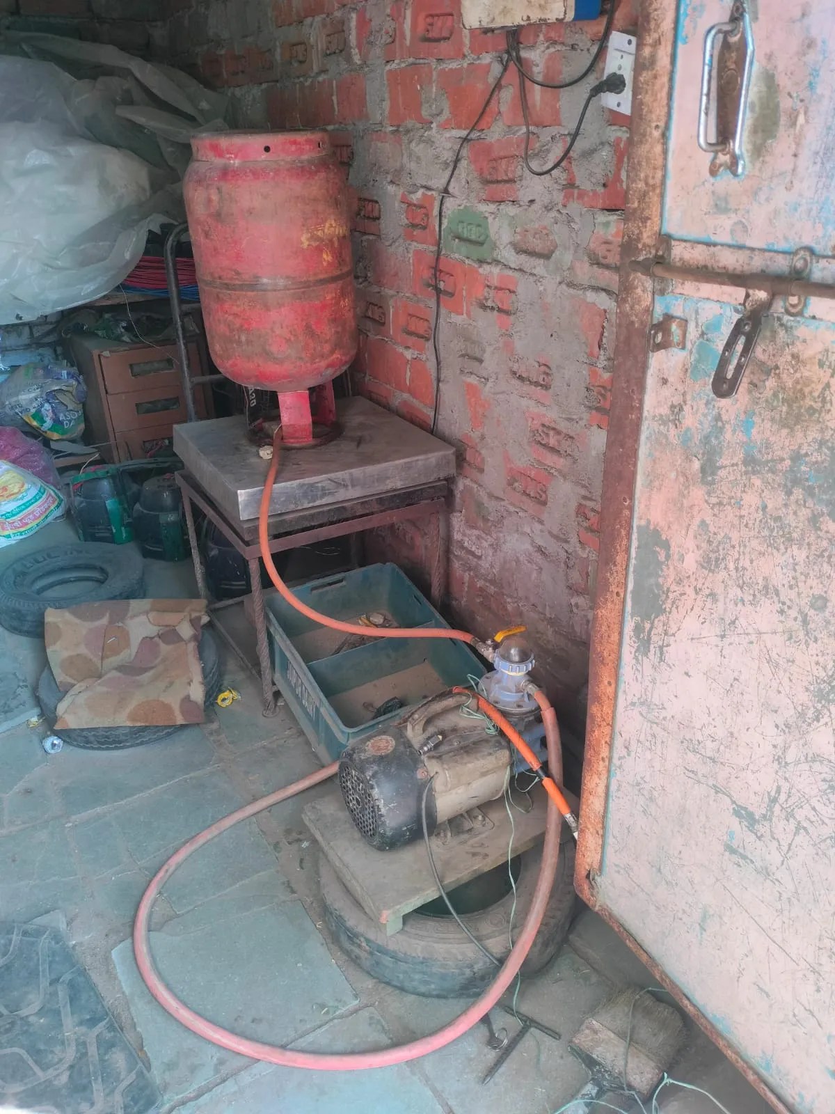 LPG Misuse: जयपुर में एलपीजी पर बड़ी कार्रवाई, 111 सिलेंडर जब्त, अवैध रिफिलिंग गैंग पर शिकंजा