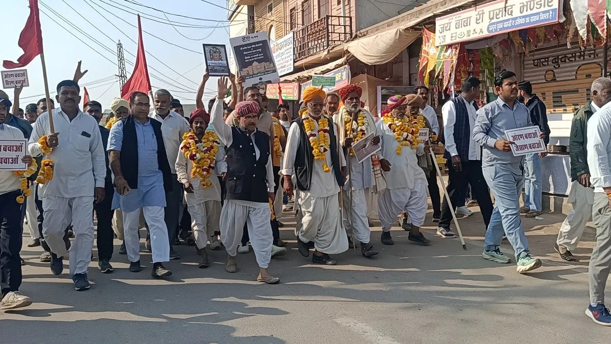 तनोट से शुरू हुई ओरण बचाओ पदयात्रा रामदेवरा पहुंची